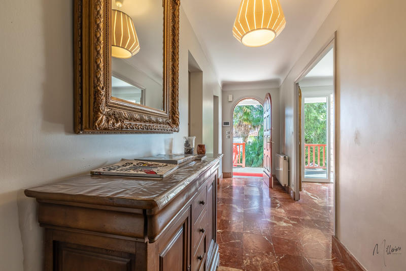 Maison - 400 m² - 11 pièces