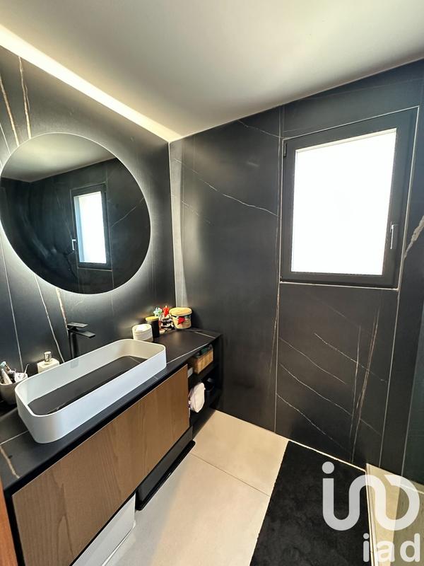 Maison - 236 m² - 8 pièces