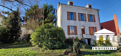 Maison - 220 m² - 10 pièces