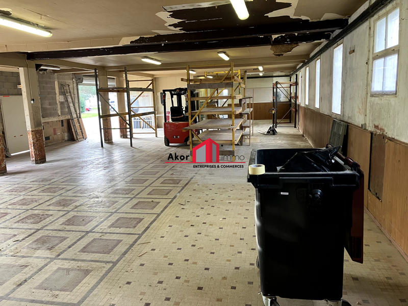 Local d'activités - 590 m² - 8 pièces