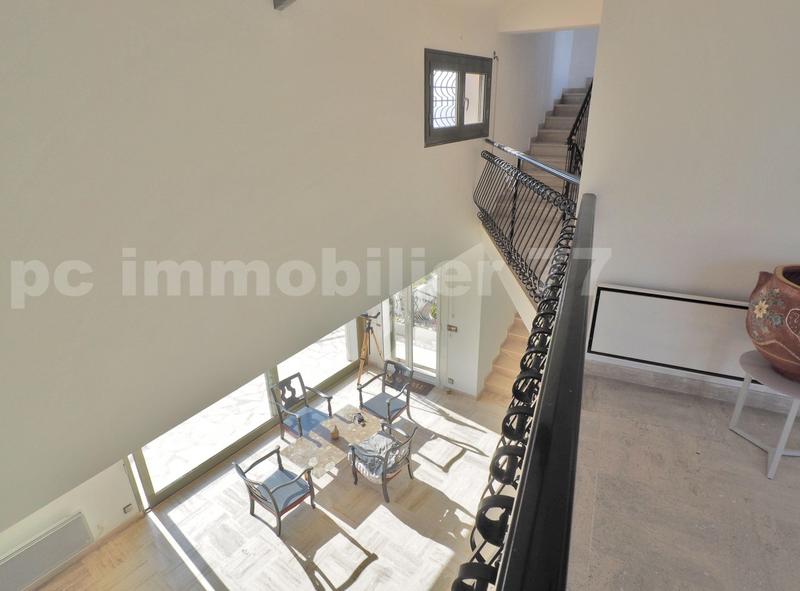 Villa - 200 m² - 6 pièces