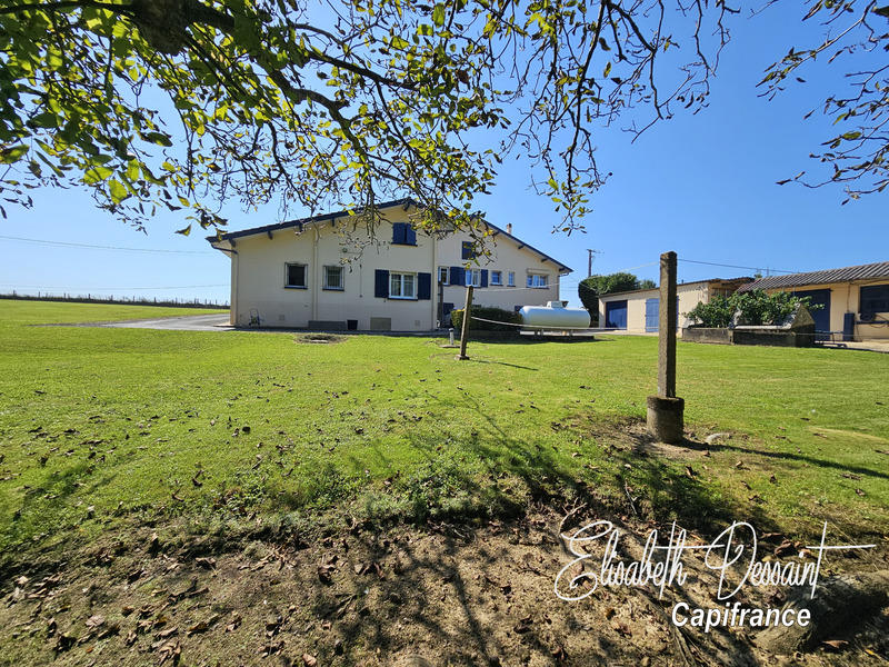 Villa - 234 m² - 10 pièces