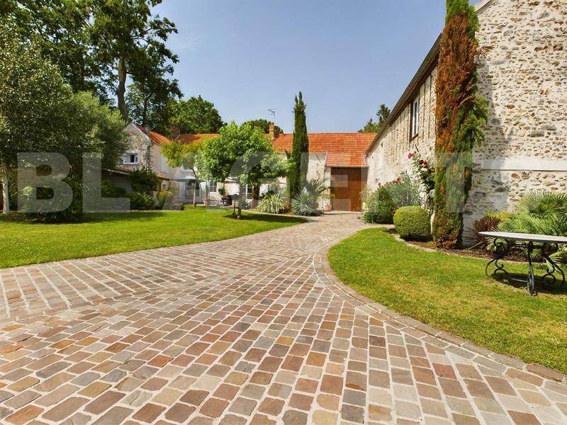 Maison - 294 m² - 9 pièces