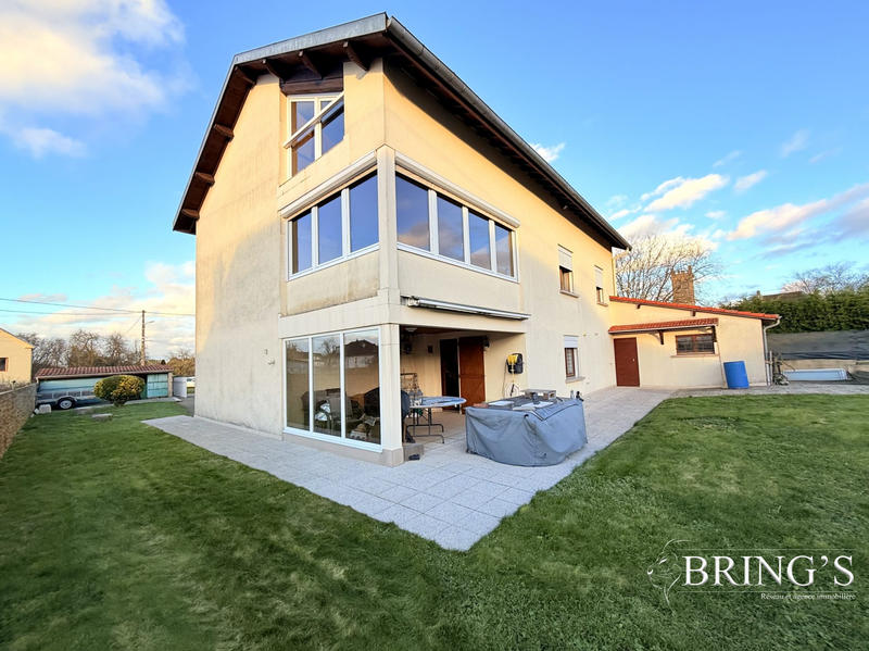 Maison - 250 m² - 8 pièces