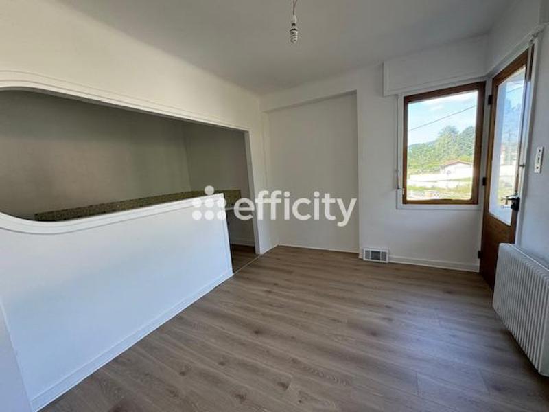 Maison - 200 m² - 8 pièces