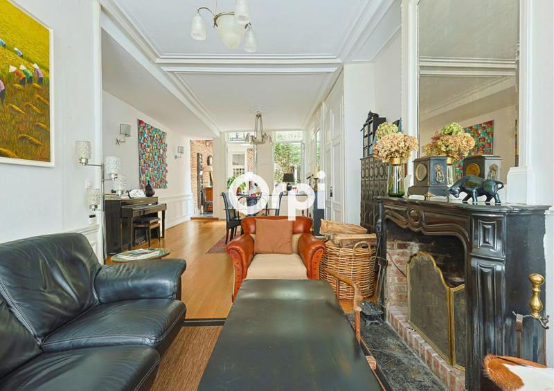 Maison - 230 m² - 7 pièces