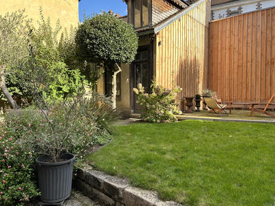 Maison - 242 m² - 8 pièces