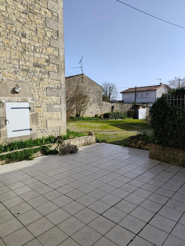 Maison en pierre - 238 m² - 8 pièces