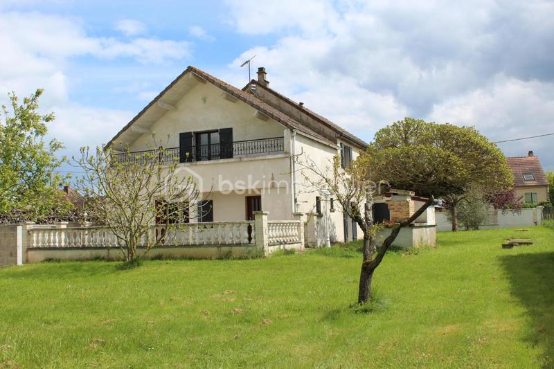 Maison - 238 m² - 13 pièces