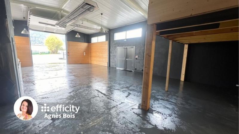 Maison - 200 m² - 2 pièces