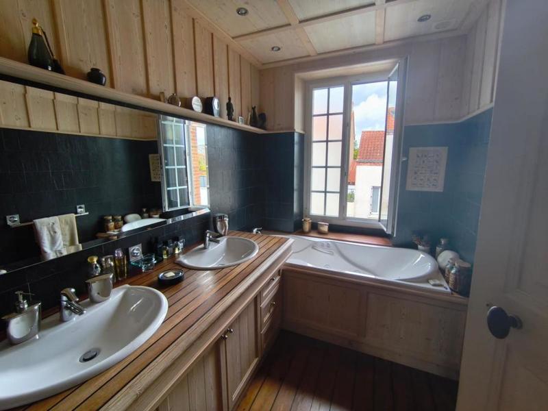 Maison - 206 m² - 7 pièces