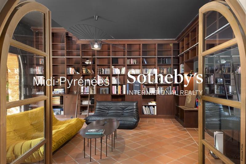 Maison - 560 m² - 12 pièces