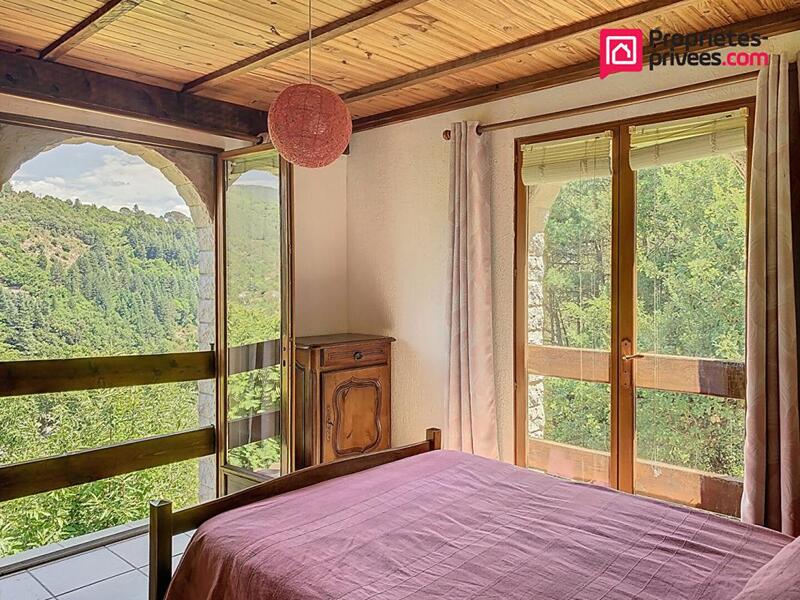 Maison - 265 m² - 10 pièces