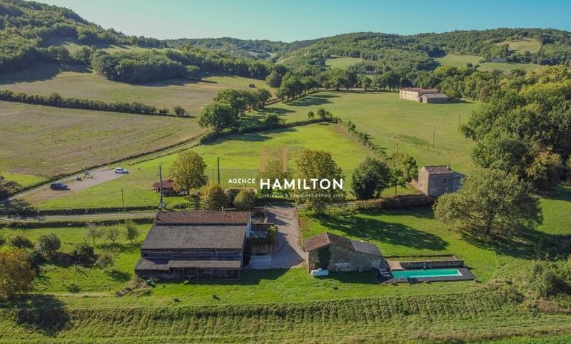 Maison - 245 m² - 9 pièces