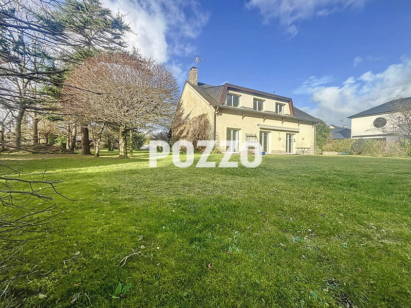 Maison - 268 m² - 9 pièces