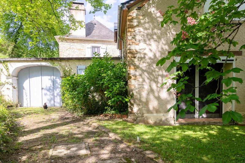 Maison en pierre - 450 m² - 8 pièces
