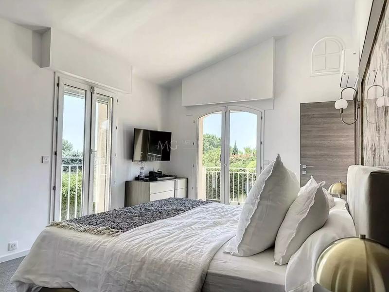 Maison - 400 m² - 10 pièces