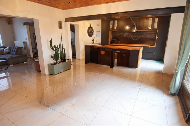 Maison - 180 m² - 7 pièces