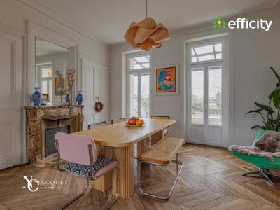 Demeure - 207 m² - 9 pièces