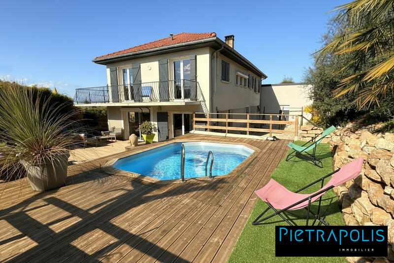 Maison - 180 m² - 7 pièces