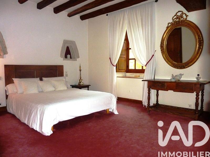 Maison - 260 m² - 10 pièces