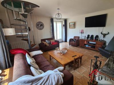 Maison - 210 m² - 9 pièces