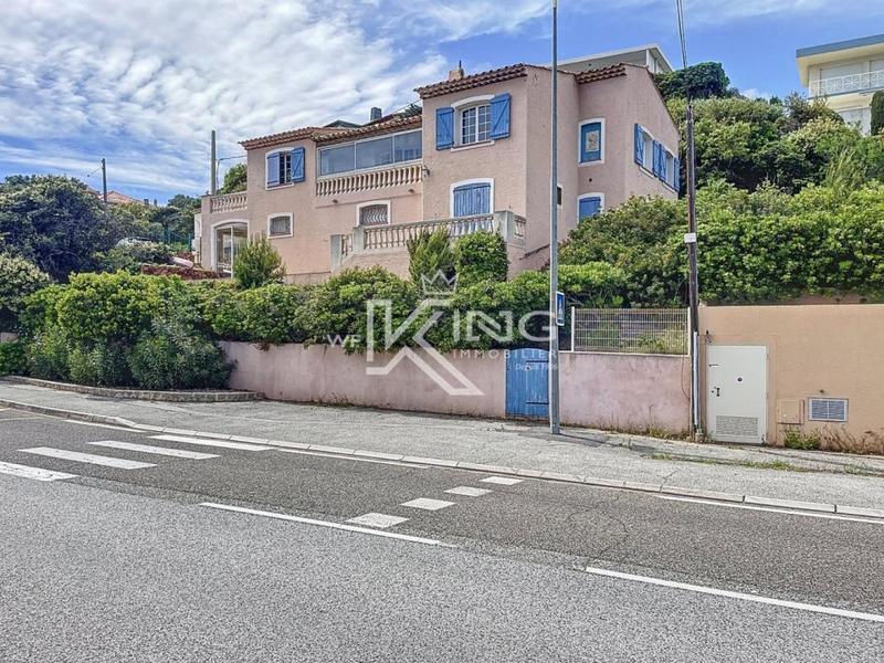 Villa - 212 m² - 6 pièces