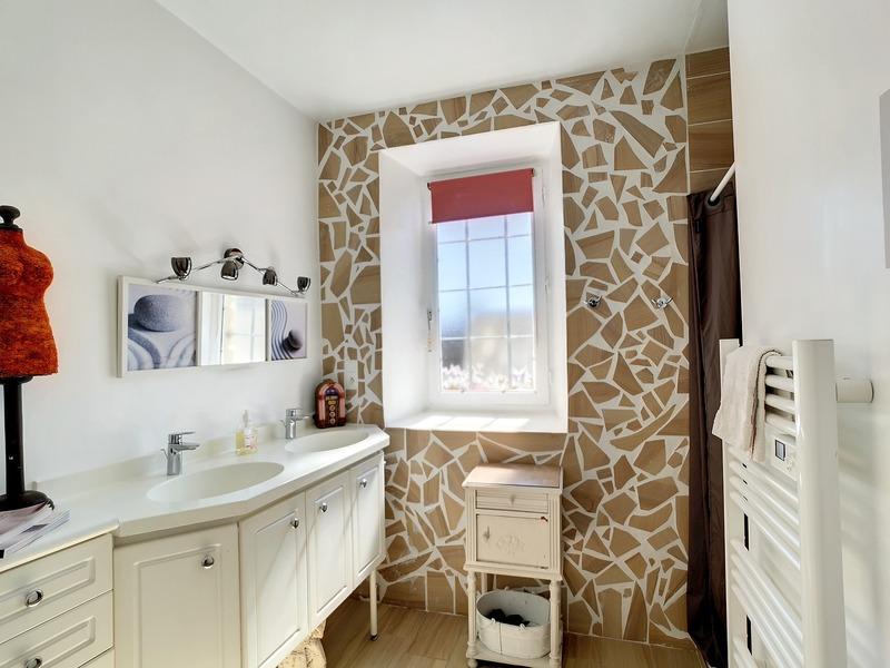 Maison - 216 m² - 9 pièces