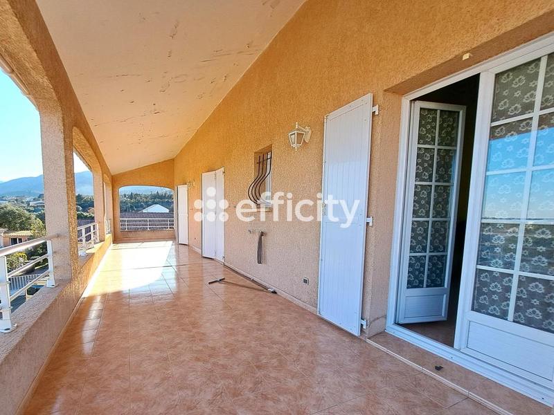 Maison - 180 m² - 7 pièces