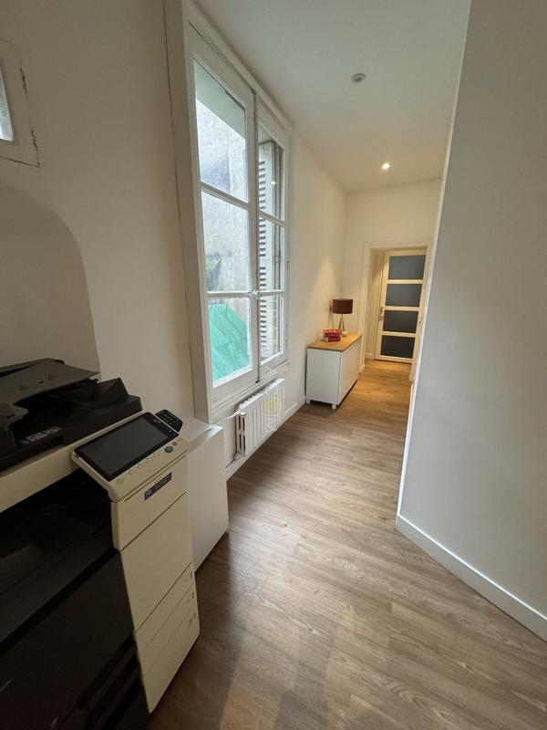 Bureau - 90 m² - 5 pièces