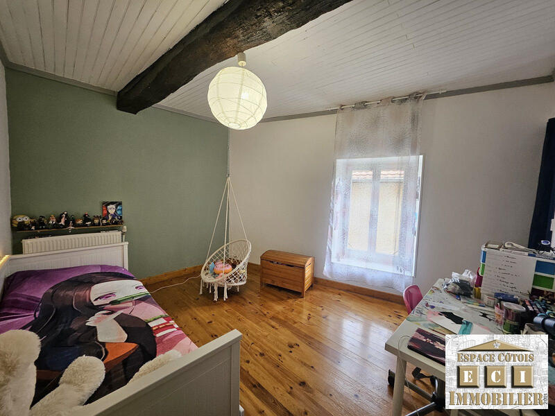 Maison traditionnelle - 240 m² - 8 pièces