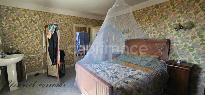 Maison - 244 m² - 9 pièces