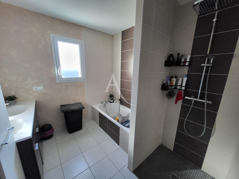 Maison - 95 m² - 5 pièces