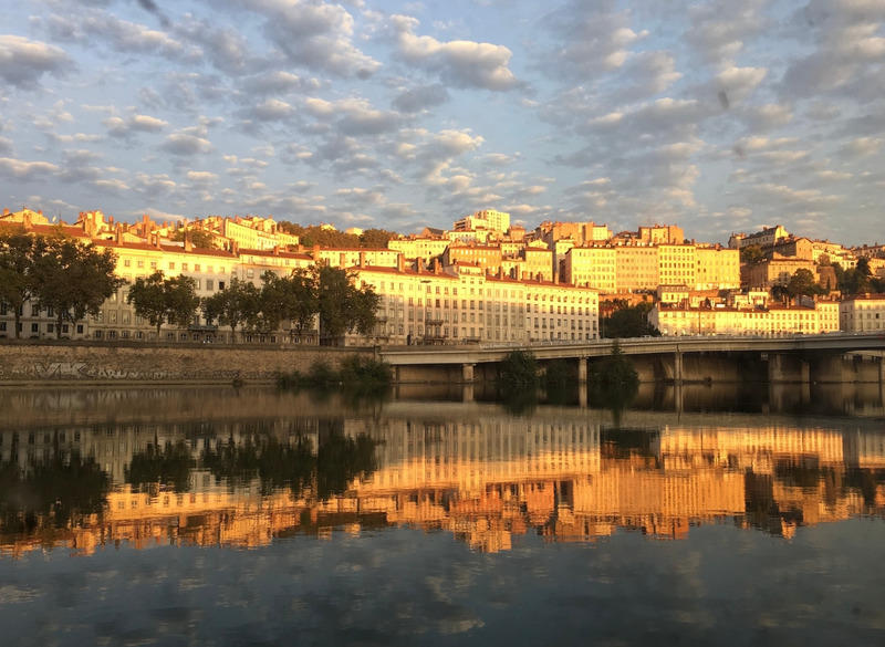 Péniche - 160 m² - 6 pièces