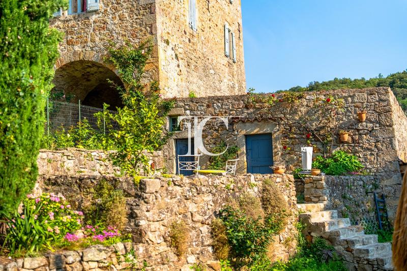 Maison - 141 m² - 6 pièces