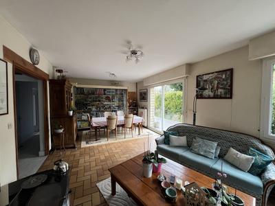 Maison traditionnelle - 187 m² - 8 pièces