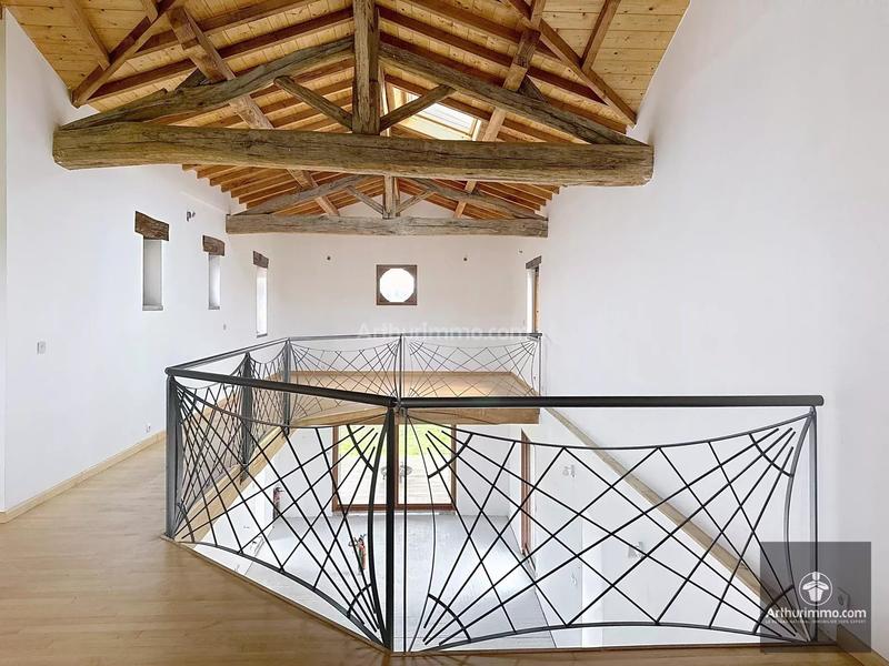 Maison - 340 m² - 8 pièces