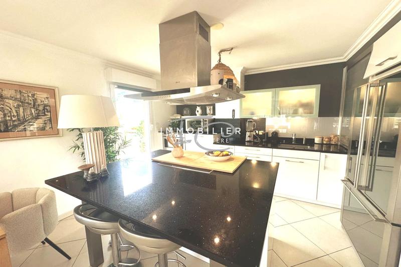 Appartement - 80 m² - 4 pièces