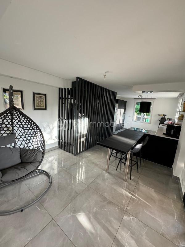 Propriété - 165 m² - 6 pièces