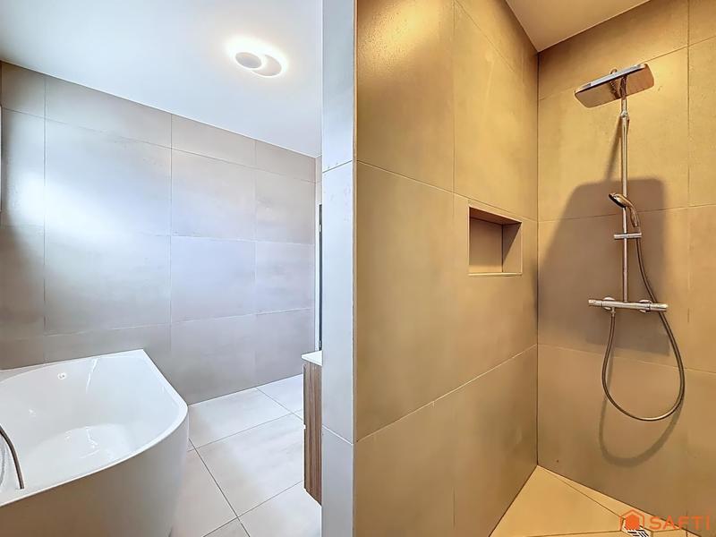 Maison - 208 m² - 5 pièces