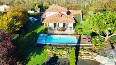 Propriété - 232 m² - 7 pièces