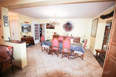 Demeure - 172 m² - 9 pièces