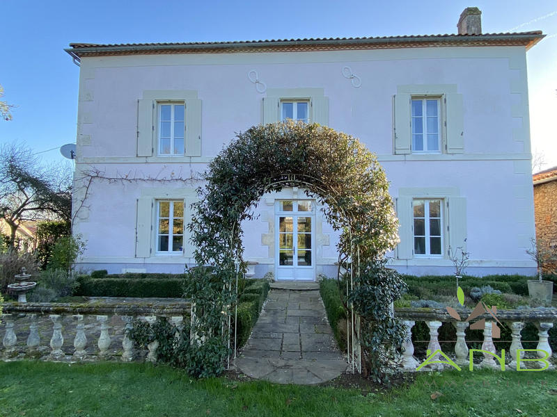 Maison ancienne - 206 m² - 7 pièces