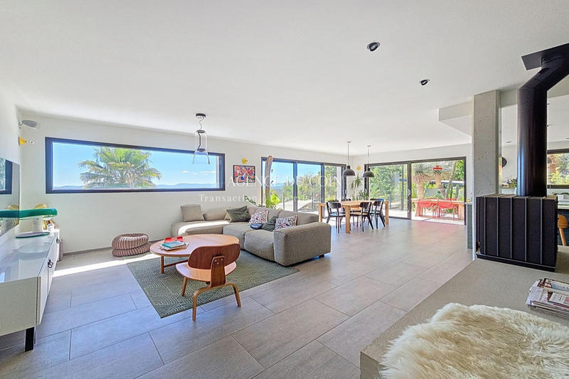 Maison - 215 m² - 6 pièces