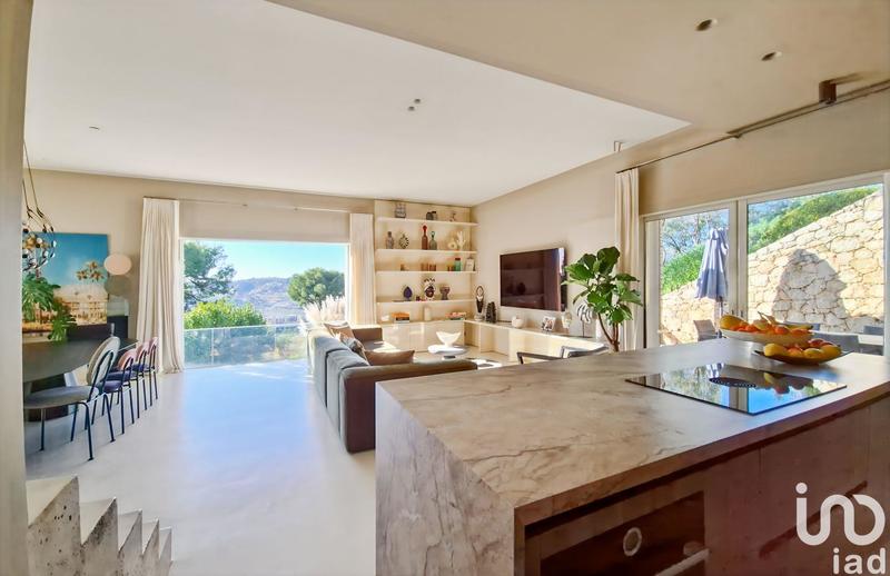 Maison - 180 m² - 6 pièces