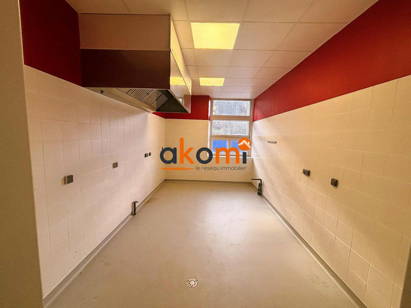 Local commercial - 232 m² - 9 pièces