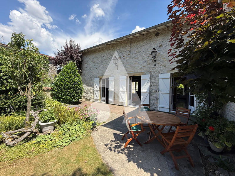 Maison - 310 m² - 11 pièces
