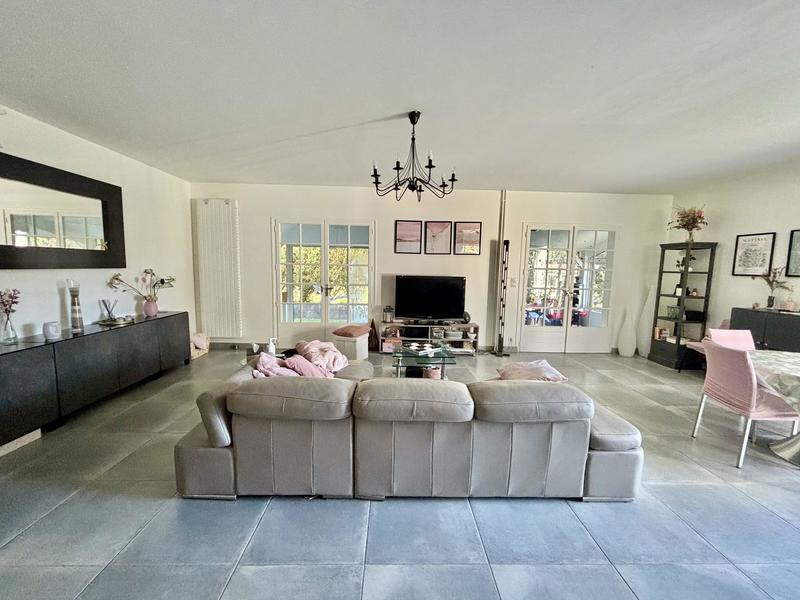 Maison - 205 m² - 5 pièces