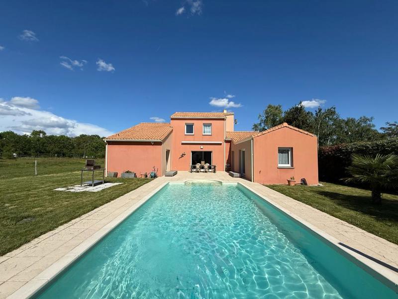 Maison - 181 m² - 7 pièces