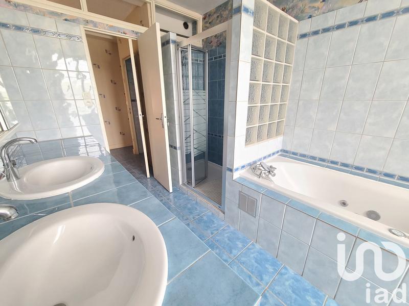 Maison - 222 m² - 7 pièces